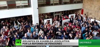 Manifestantes irrumpen en la Asamblea Legislativa de Sao Paulo en protesta por la reforma de pensiones (Vídeo)