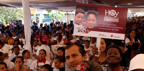 Plantean incorporación de amas de casa a la Seguridad Social ecuatoriana