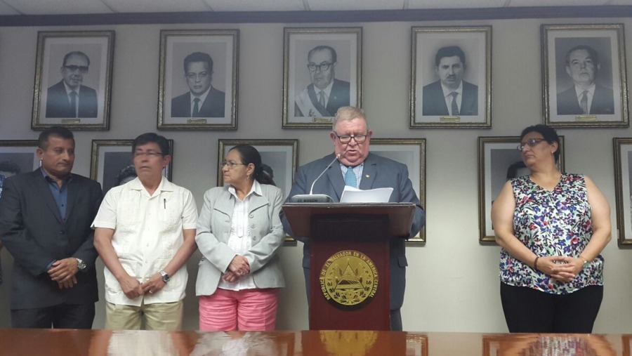 El Salvador: Gobierno presenta iniciativa de reforma de pensiones