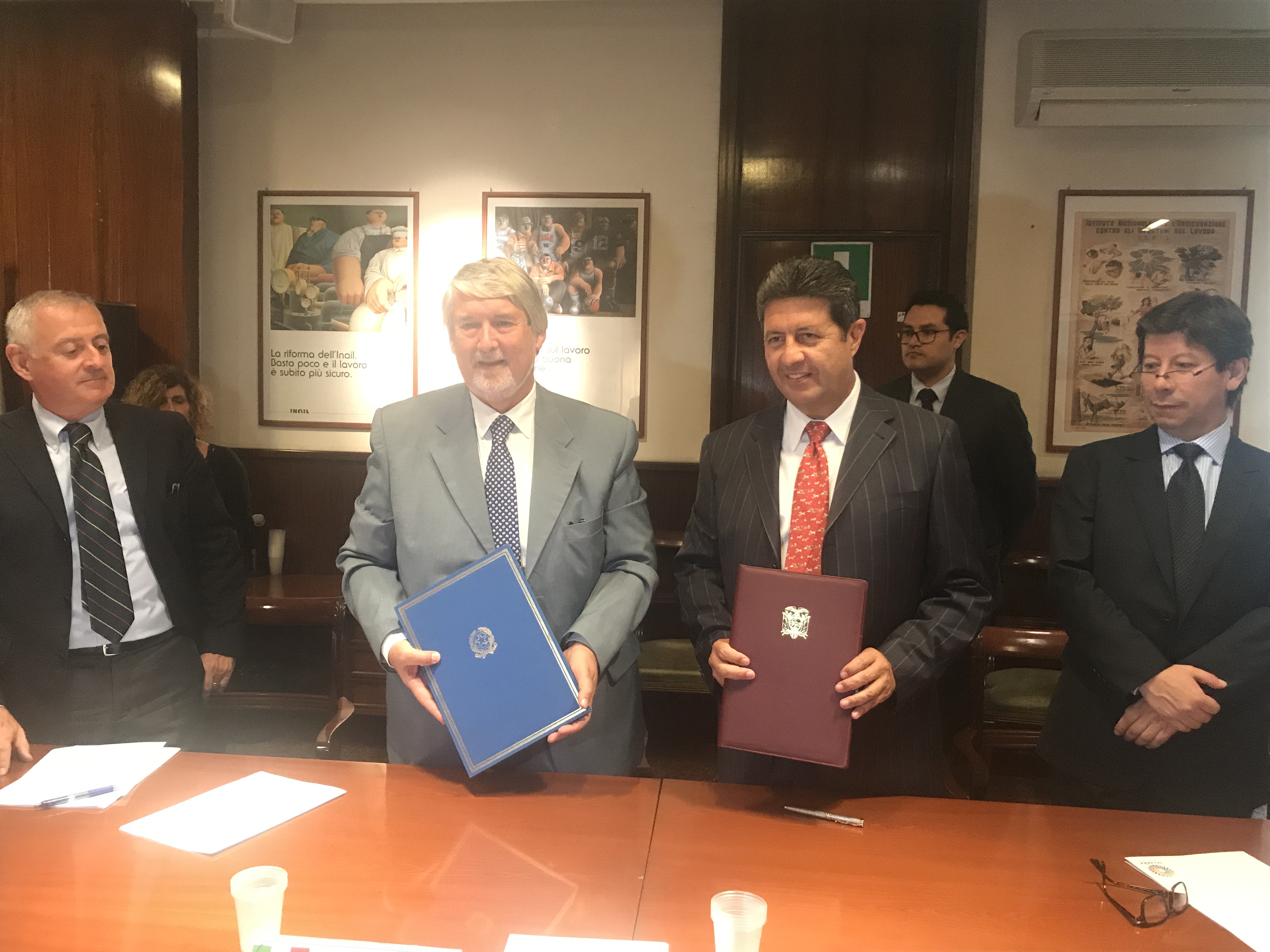Ecuador e Italia firman documento de cooperación