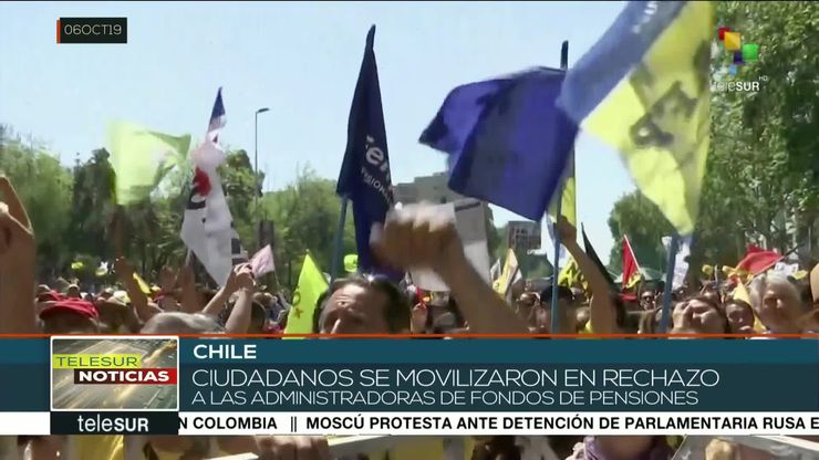 Marchan chilenos para que las AFP les devuelvan sus ahorros (Vídeo)